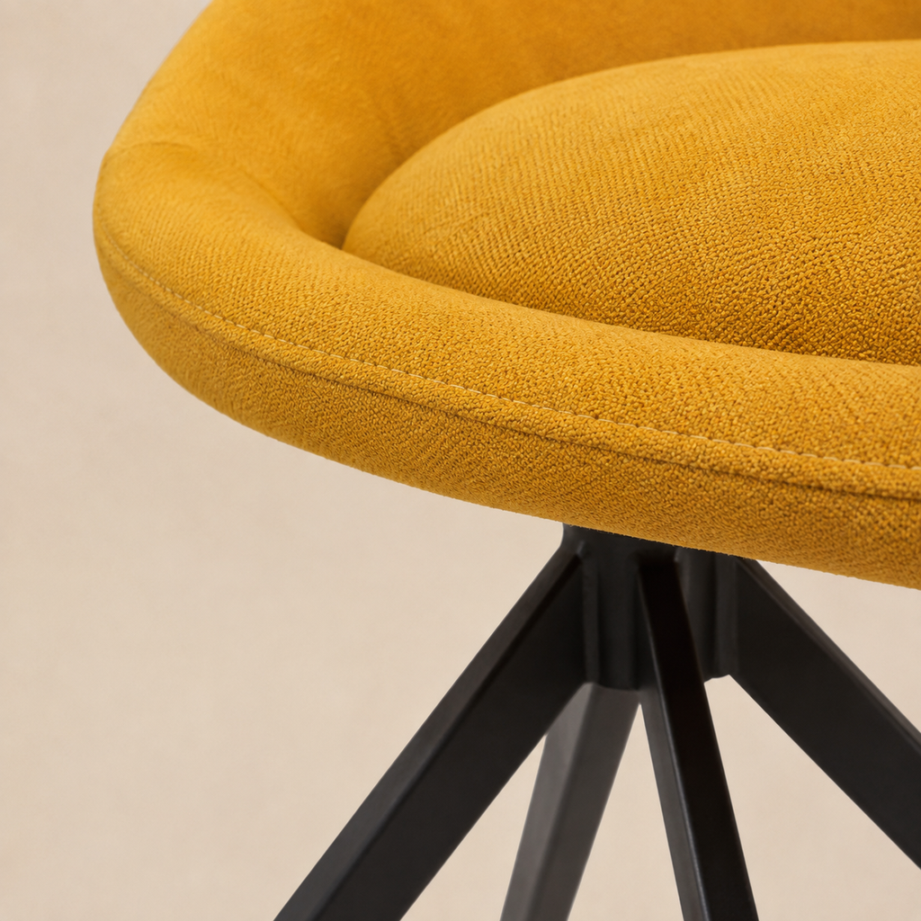 Silla de comedor tapizada, pata metálica