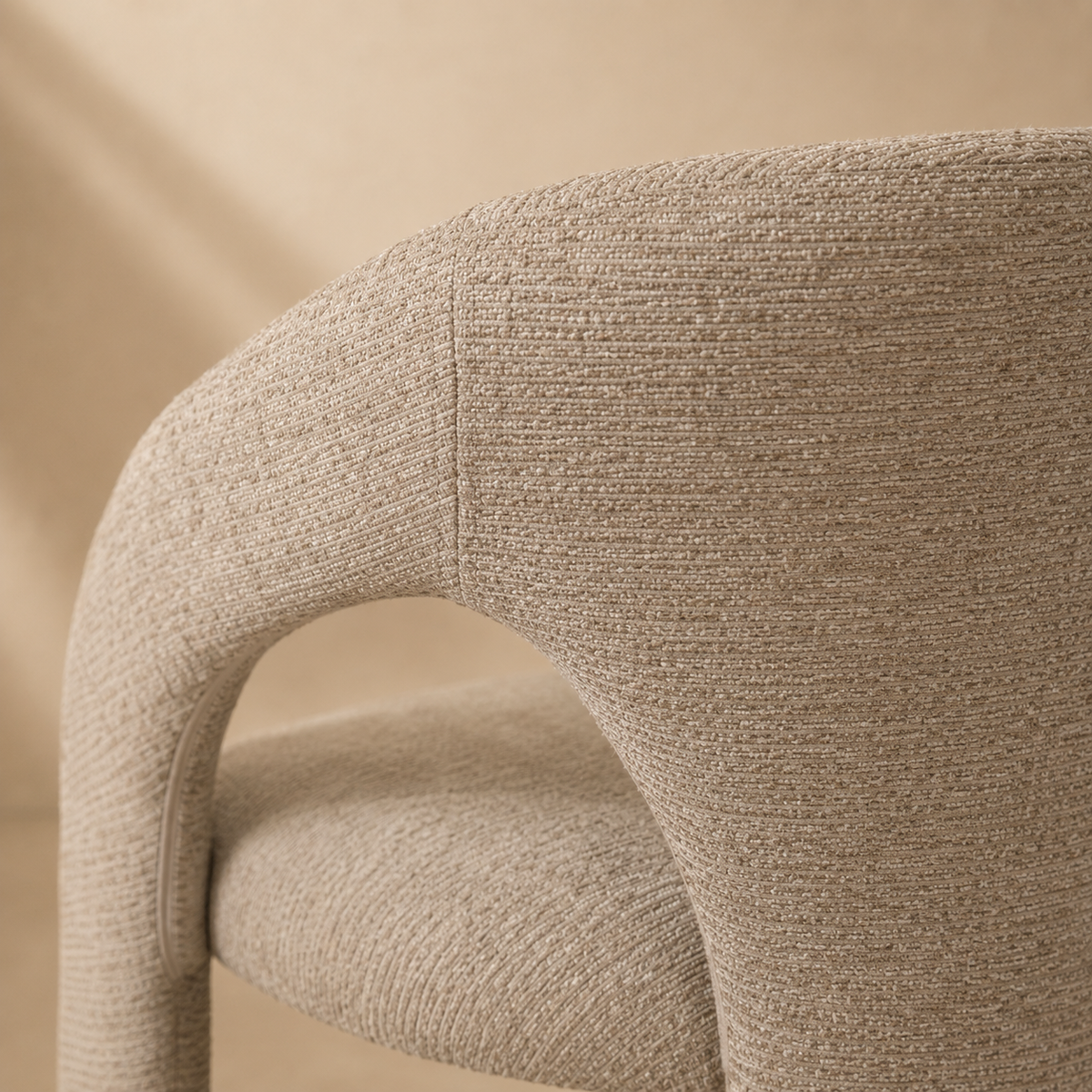 Silla de comedor tapizada, pata metálica