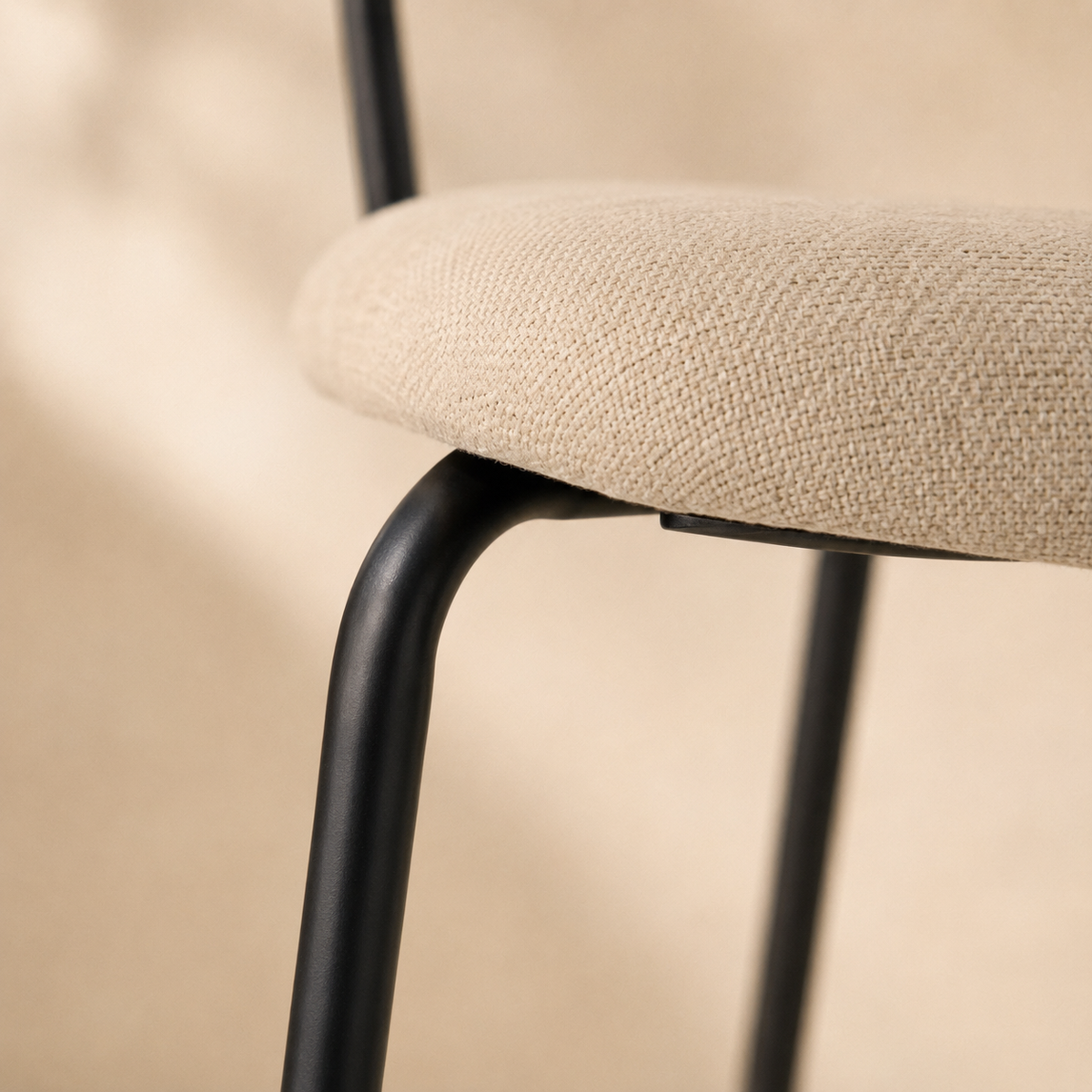 Silla de comedor tapizada, pata metálica