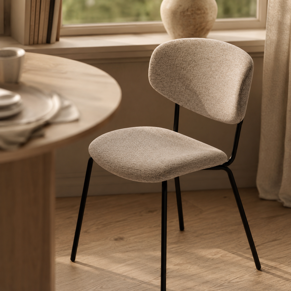 Silla de comedor tapizada, pata metálica