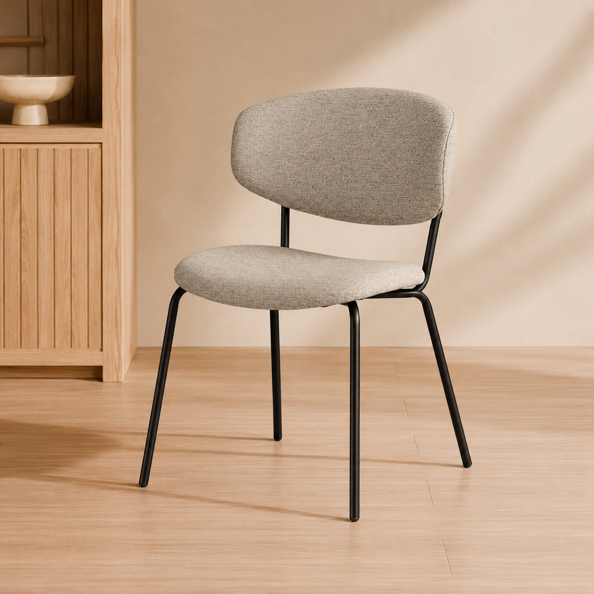 Silla de comedor tapizada, pata metálica