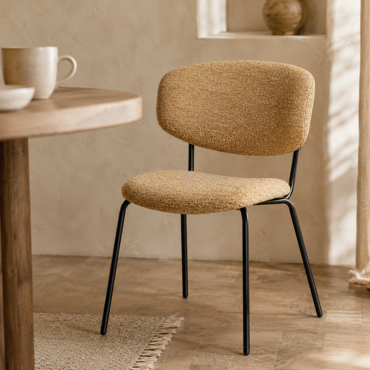 Silla de comedor tapizada, pata metálica