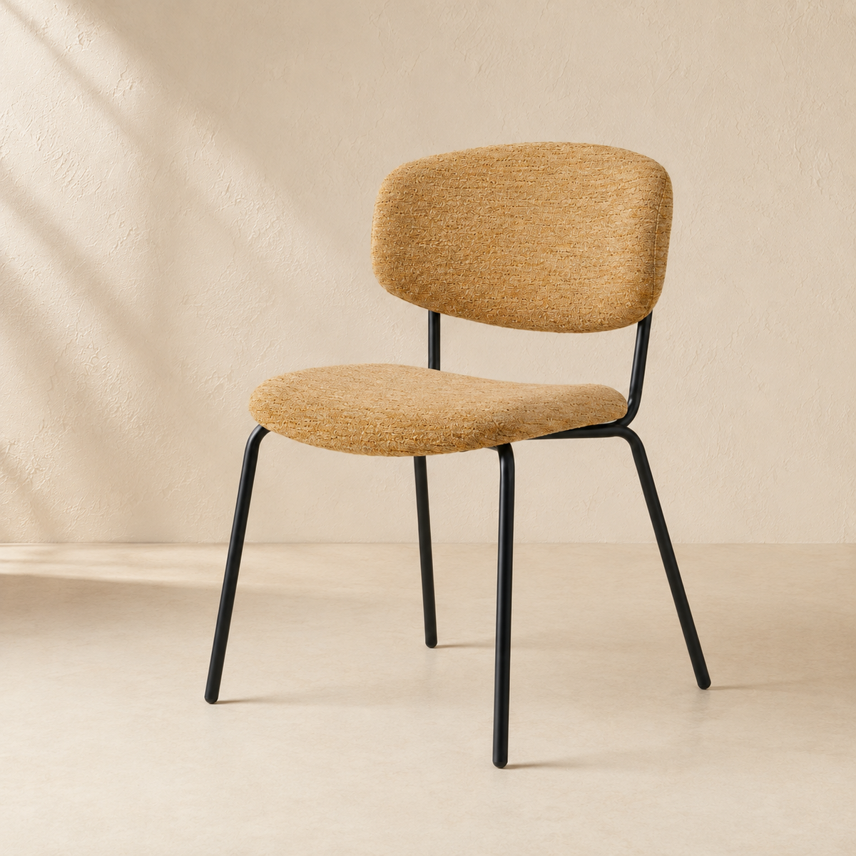 Silla de comedor tapizada, pata metálica