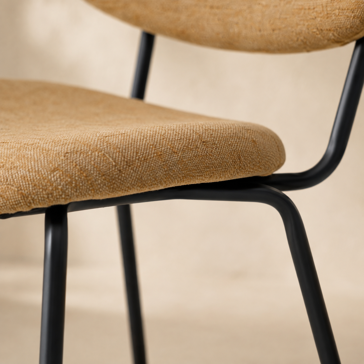 Silla de comedor tapizada, pata metálica