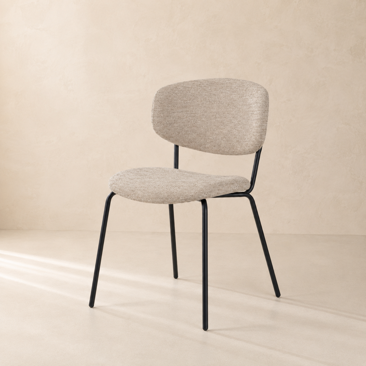 Silla de comedor tapizada, pata metálica
