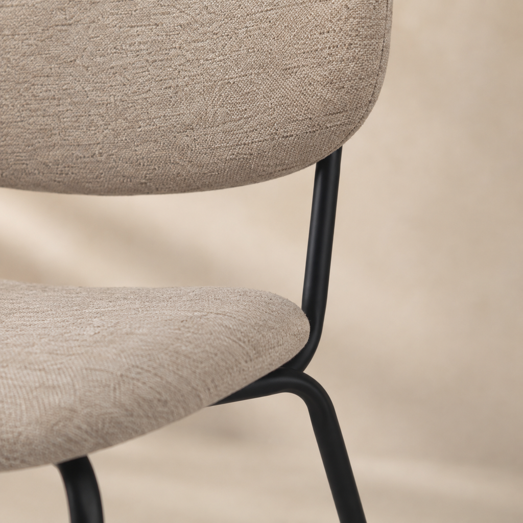 Silla de comedor tapizada, pata metálica